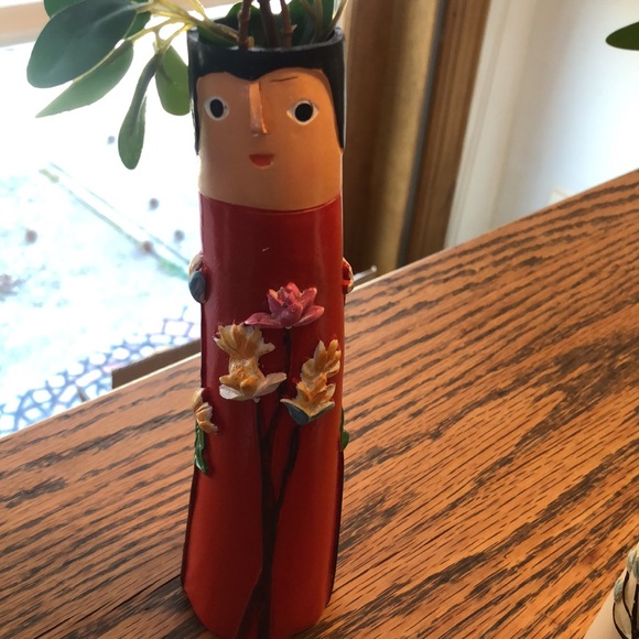 Adorable set of mini family vases! Includes artificial foliage. 5” and 8” tall - Picture 5 of 8